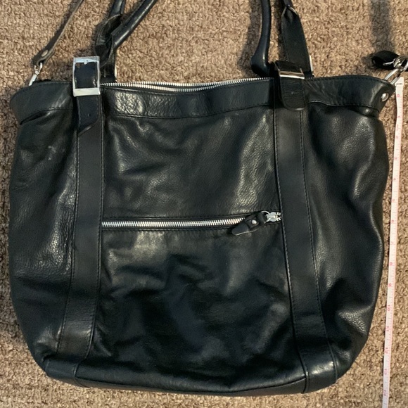 Black Italian leather cross body tote bag - Picture 2 of 6